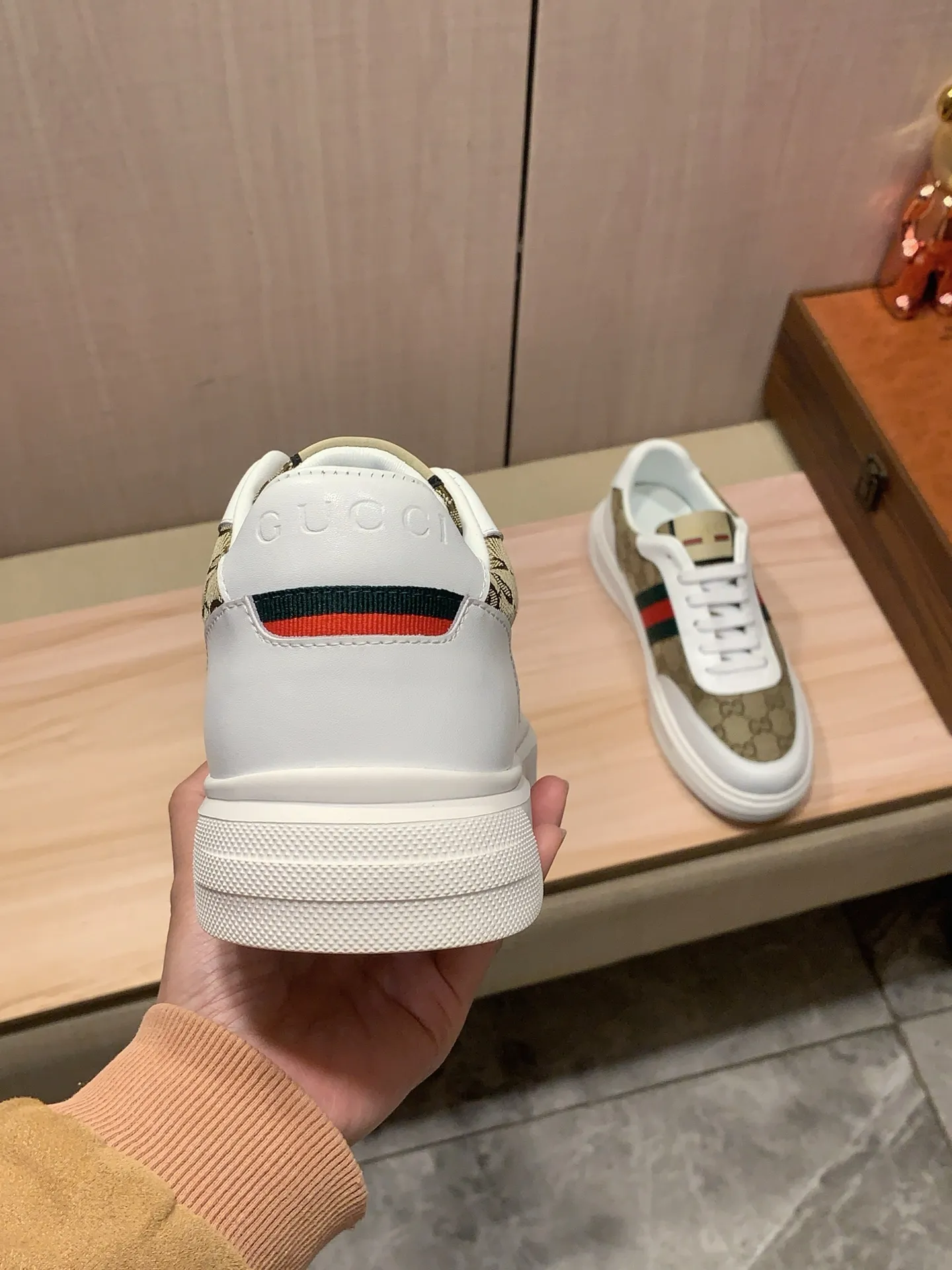 Men's Men's Shoes💰420💰💰🎩🎩[Lightning][Lightning] "Gucci*" The latest and most popular casual shoes, top brand [seduce] luxury ~ purchasing agency, top ~ quality. [Strong] The upper is made of imported breathable cowhide with material ➕ breathable sheepskin feet (•) and fine workmanship. The original stylish and stylish soft rubber wear-resistant and non-slip outsole is light and comfortable on the feet. The real thing looks better when photographed in person. 111: code: 38-44, 3️⃣ colors selected